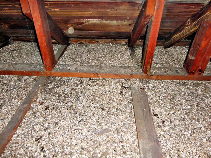 Vermiculite insulation in an Ontario attic